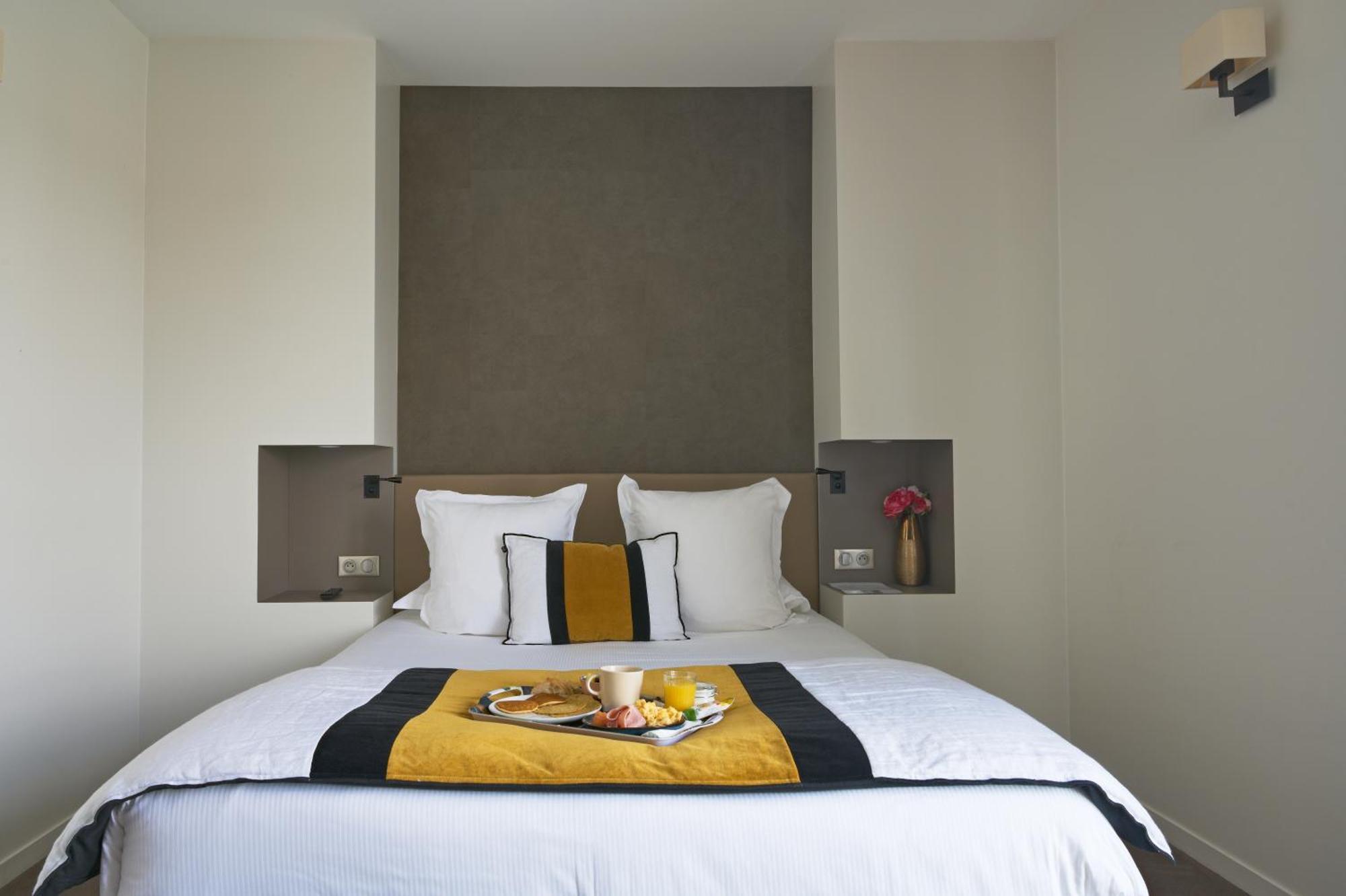 Les Suites - Konine 4 - Hotel & Bar & Restaurant Montceau-les-Mines Esterno foto